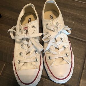 Women’s Converse size 5.5